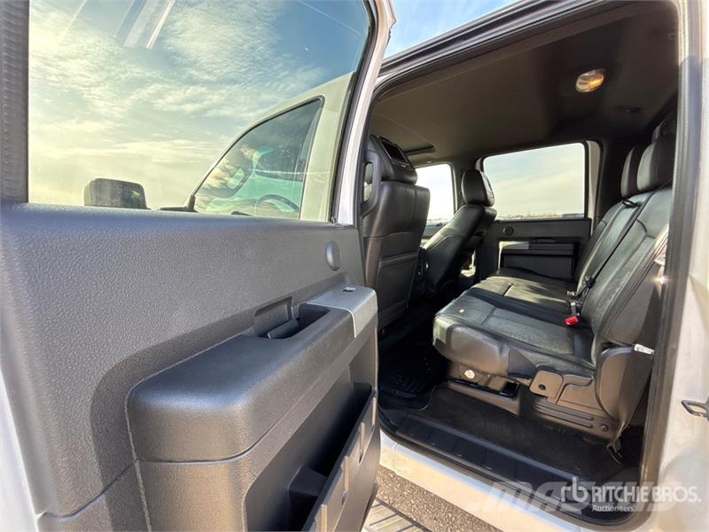Ford F-350 Lariat 4x4 Crew Cab Pickup Autre fourgon / utilitaire