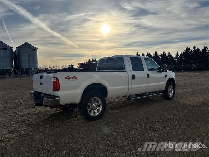 Ford F-350 Lariat 4x4 Crew Cab Pickup Otros