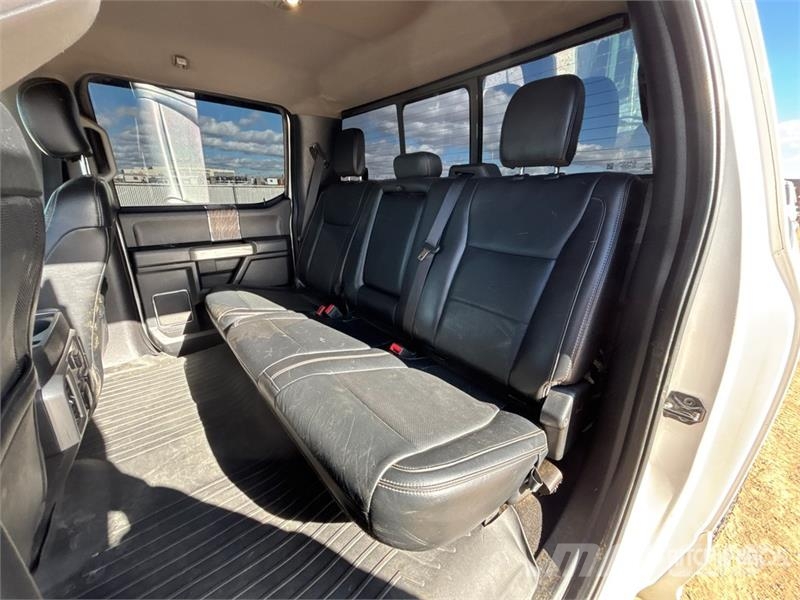 Ford F-350 Lariat 4x4 Crew Cab Pickup Muu