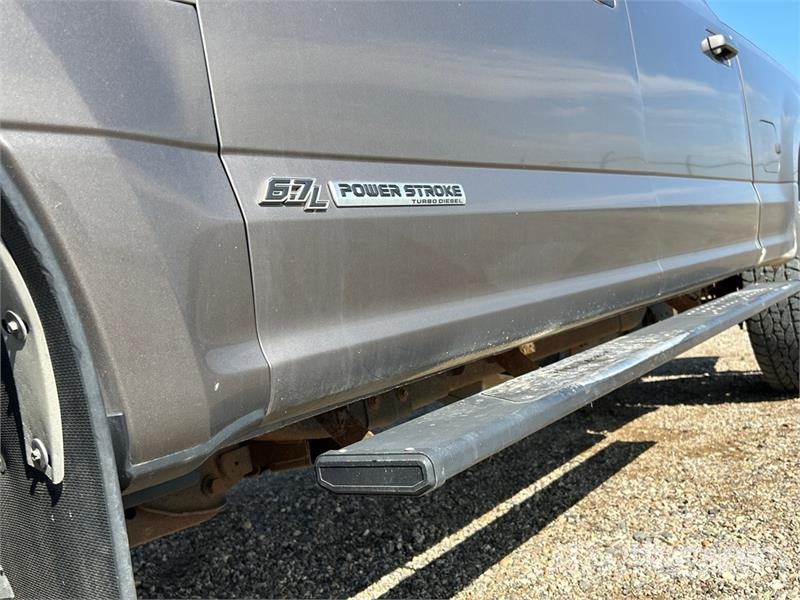 Ford F-350 Lariat 4x4 Crew Cab Pickup Прочие фургоны