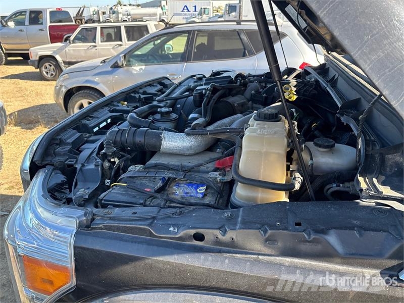 Ford F-350 Lariat 4x4 Crew Cab Pickup (Inoperable) Прочие фургоны