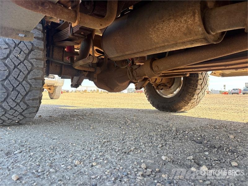Ford F-350 Lariat 4x4 Crew Cab Spreader Truck Veicoli municipali