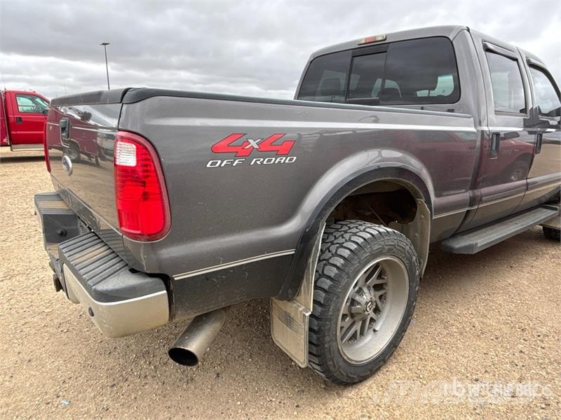 Ford F-350 Lariat 4x4 Crew Cab Pickup Ostalo