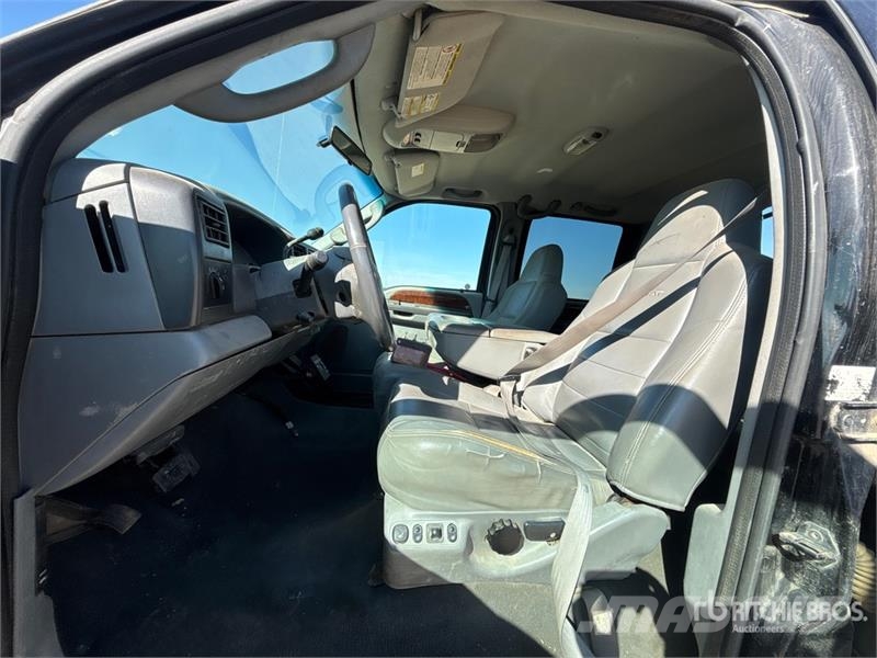 Ford F-350 Lariat 4x4 Crew Cab Spreader Truck Veicoli municipali