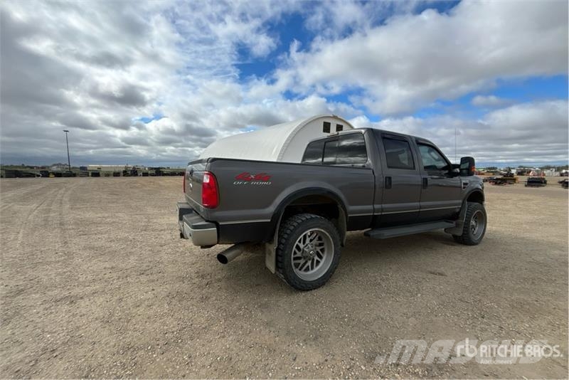 Ford F-350 Lariat 4x4 Crew Cab Pickup Ostalo