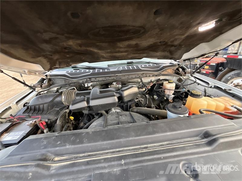 Ford F-350 Lariat 4x4 Crew Cab Pickup Ostalo
