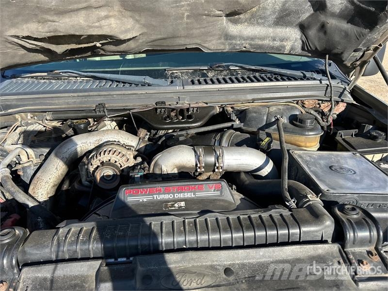 Ford F-350 Lariat 4x4 Crew Cab Pickup Muu