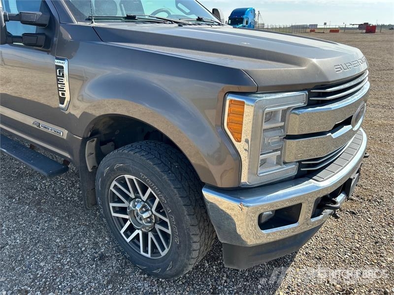 Ford F-350 Lariat 4x4 Crew Cab Pickup Прочие фургоны