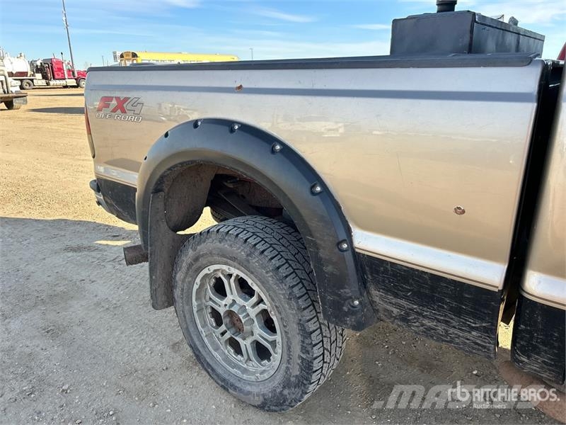 Ford F-350 Lariat 4x4 Crew Cab Pickup Muu