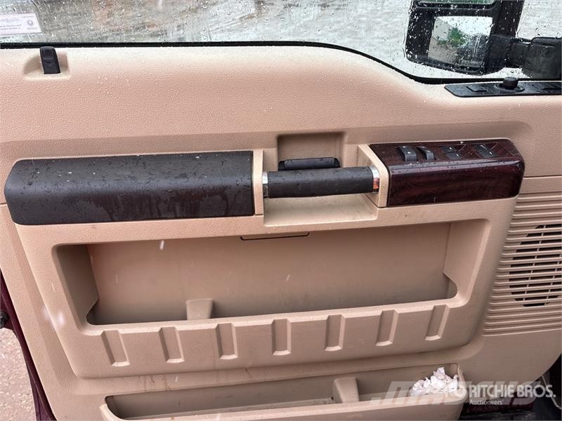 Ford F-350 Lariat 4x4 Crew Cab Pickup Furgoni altro