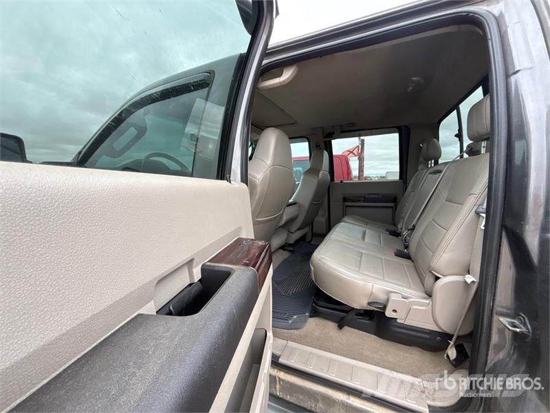 Ford F-350 Lariat 4x4 Crew Cab Pickup Ostalo