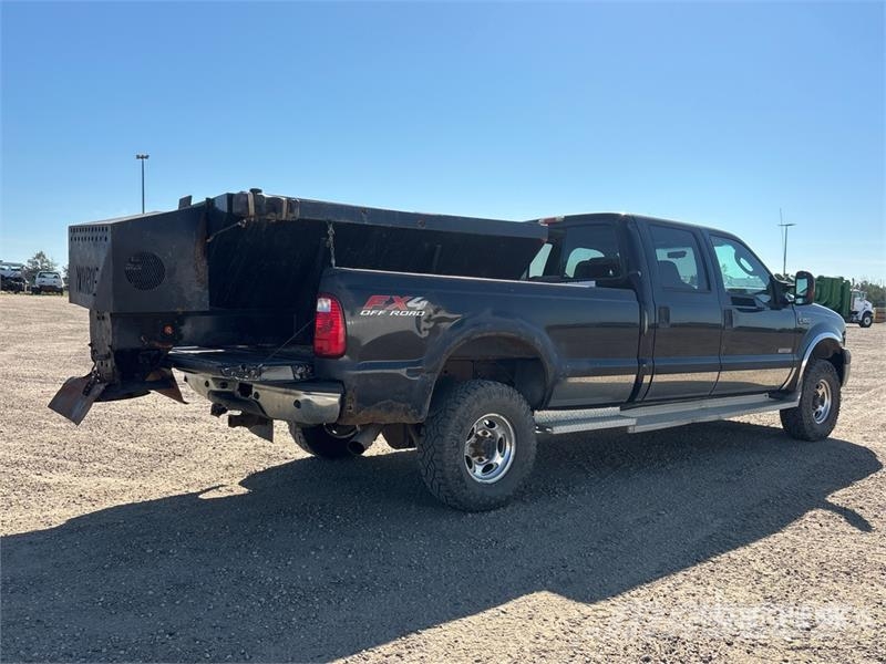 Ford F-350 Lariat 4x4 Crew Cab Spreader Truck Veicoli municipali