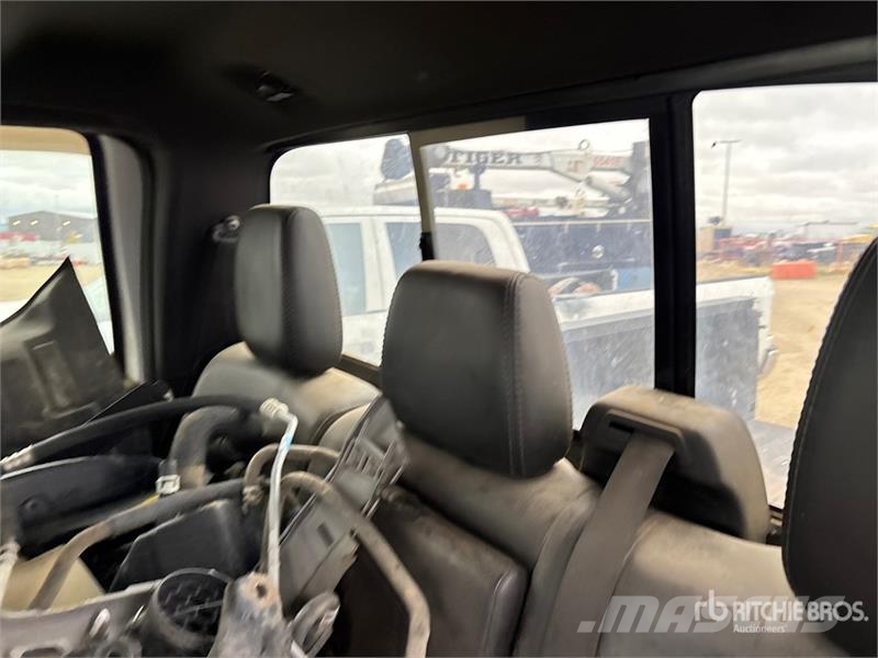 Ford F-350 Lariat 4x4 Crew Cab Pickup (Inoperable) Прочие фургоны