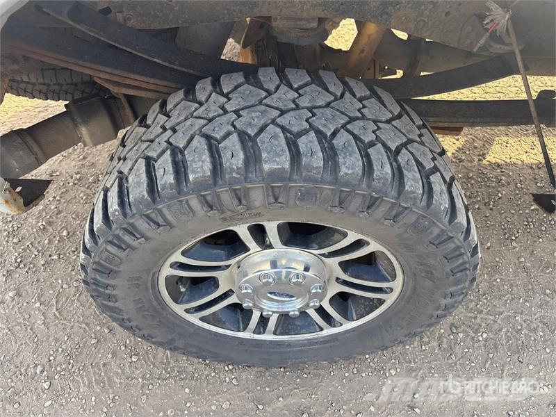 Ford F-350 Lariat 4x4 Crew Cab Pickup Ostalo