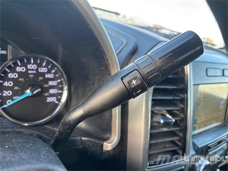 Ford F-350 Lariat 4x4 Crew Cab Pickup Ostalo