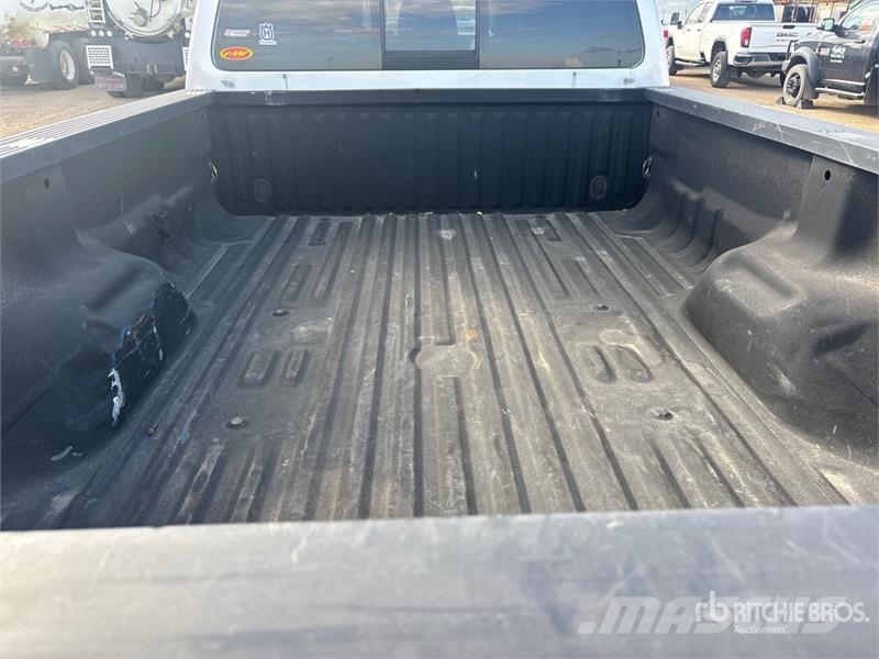 Ford F-350 Lariat 4x4 Crew Cab Pickup Ostalo