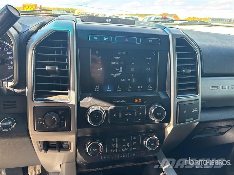 Ford F-350 Lariat 4x4 Crew Cab Pickup Muu