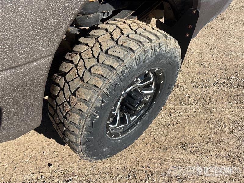 Ford F-350 Lariat 4x4 Crew Cab Pickup Diger