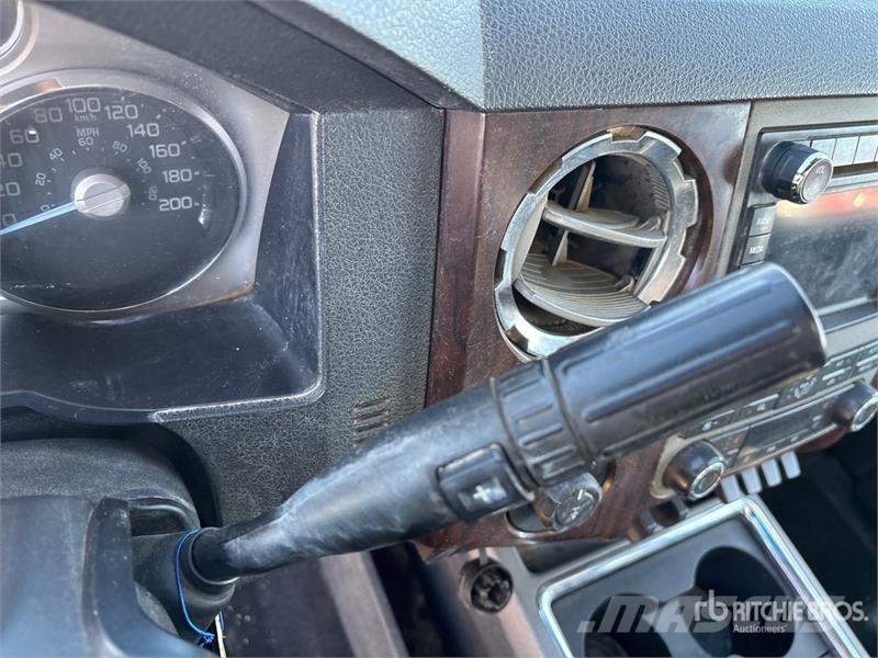 Ford F-350 Lariat 4x4 Crew Cab Pickup (Inoperable) Прочие фургоны