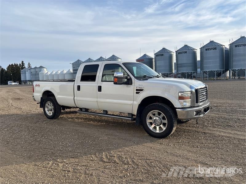 Ford F-350 Lariat 4x4 Crew Cab Pickup Otros