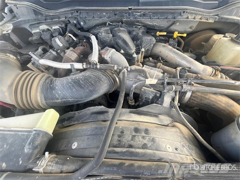Ford F-350 Lariat 4x4 Crew Cab Pickup Muu
