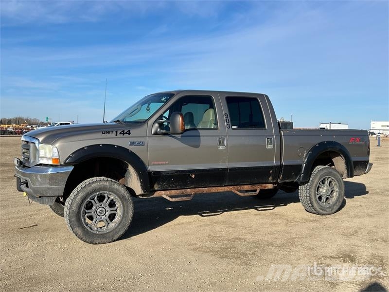 Ford F-350 Lariat 4x4 Crew Cab Pickup Muu