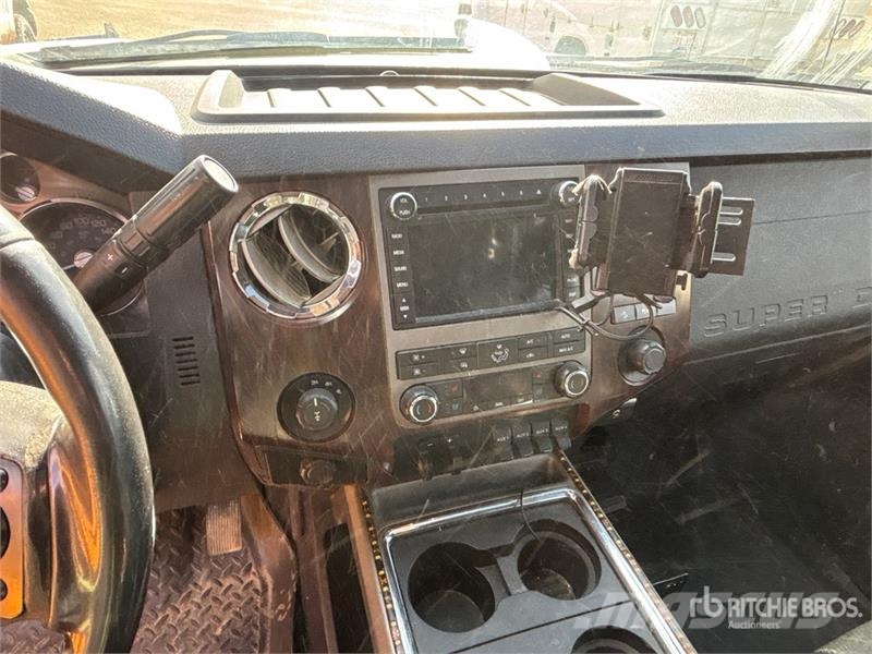 Ford F-350 Lariat 4x4 Crew Cab Pickup Ostalo