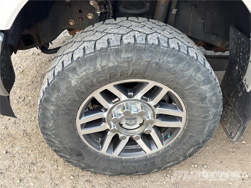 Ford F-350 Lariat 4x4 Crew Cab Pickup Ostalo