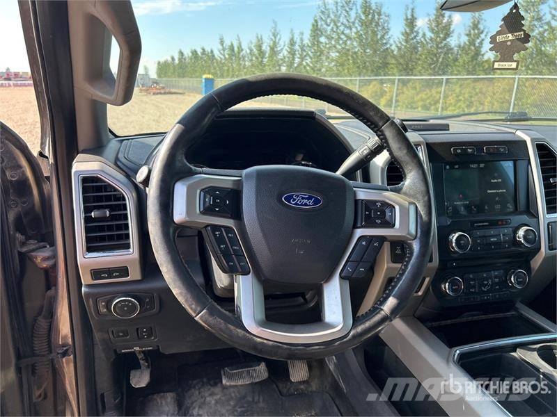 Ford F-350 Lariat 4x4 Crew Cab Pickup Прочие фургоны