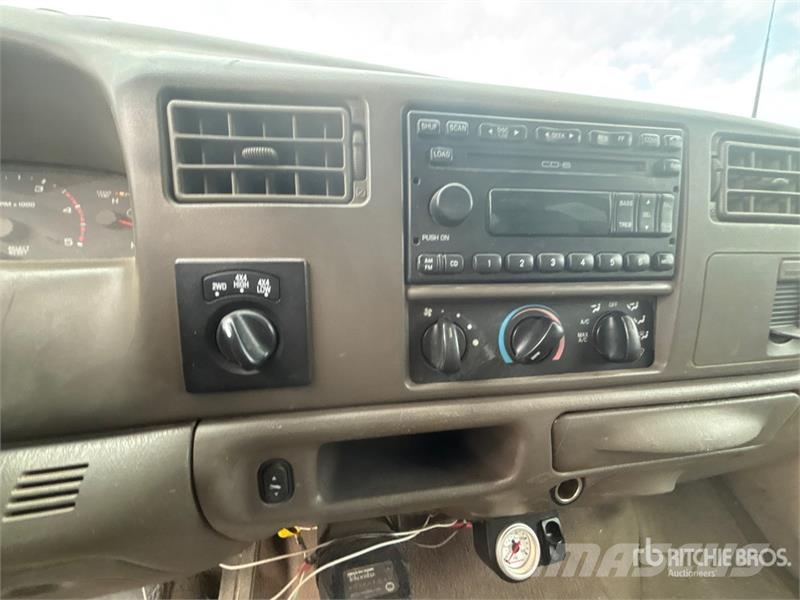 Ford F-350 Lariat 4x4 Crew Cab Pickup (Inoperable) Other