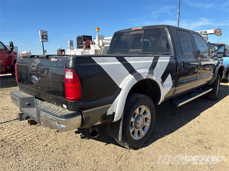Ford F-350 Lariat 4x4 Crew Cab Pickup (Inoperable) Прочие фургоны