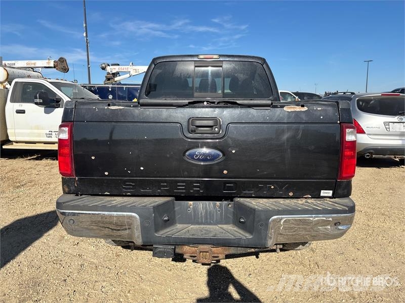 Ford F-350 Lariat 4x4 Crew Cab Pickup (Inoperable) Прочие фургоны