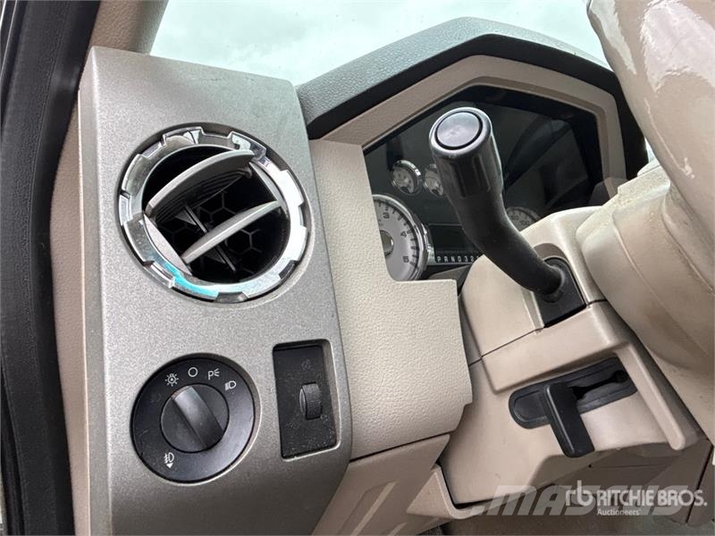 Ford F-350 Lariat 4x4 Crew Cab Pickup Ostalo