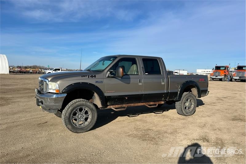 Ford F-350 Lariat 4x4 Crew Cab Pickup Muu