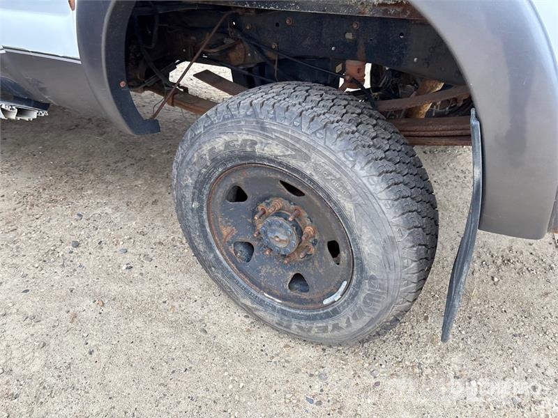 Ford F-350 Lariat 4x4 Crew Cab Pickup (Inoperable) Прочие фургоны