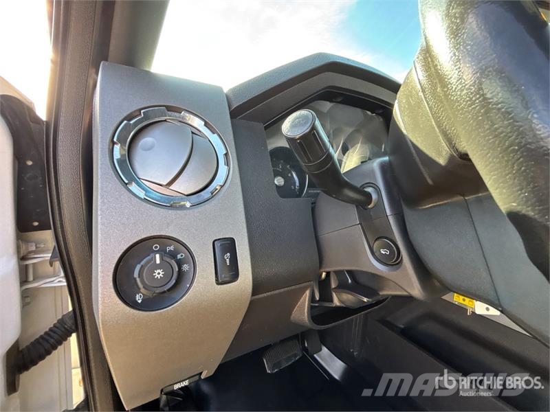 Ford F-350 Lariat 4x4 Crew Cab Pickup Autre fourgon / utilitaire