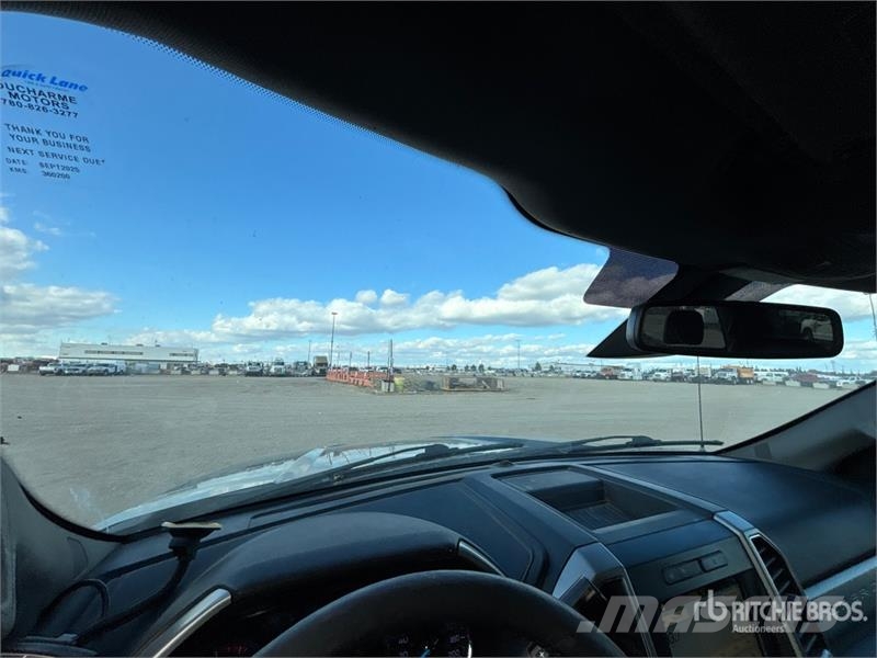 Ford F-350 Lariat 4x4 Crew Cab Pickup Ostalo