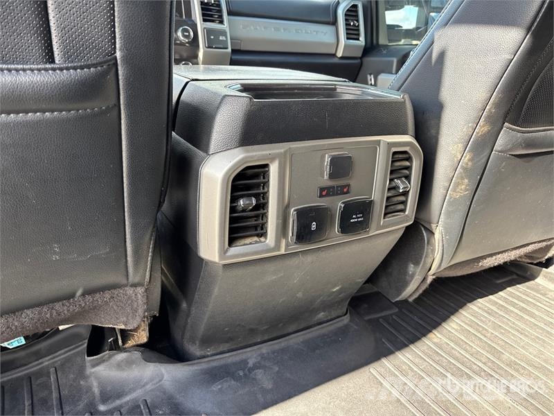 Ford F-350 Lariat 4x4 Crew Cab Pickup Muu