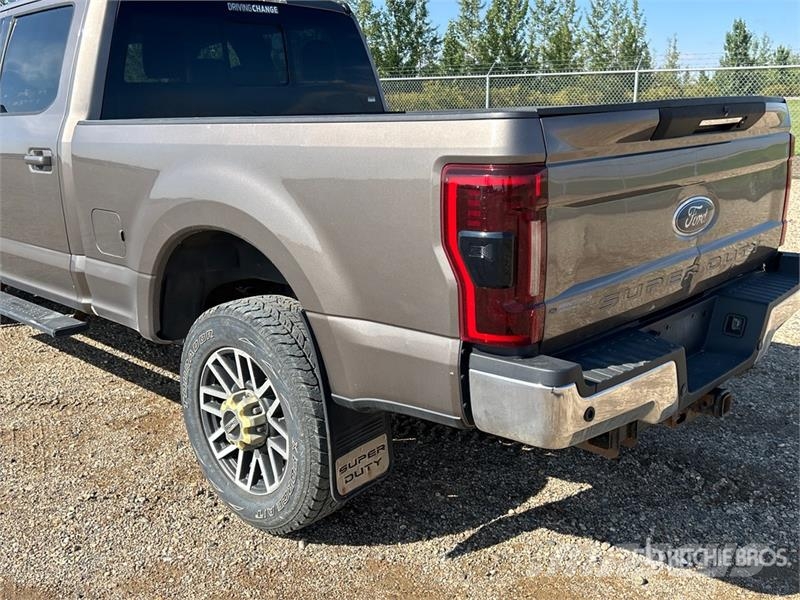 Ford F-350 Lariat 4x4 Crew Cab Pickup Прочие фургоны