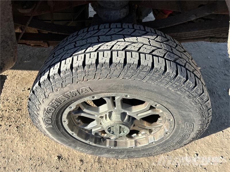 Ford F-350 Lariat 4x4 Crew Cab Pickup Muu