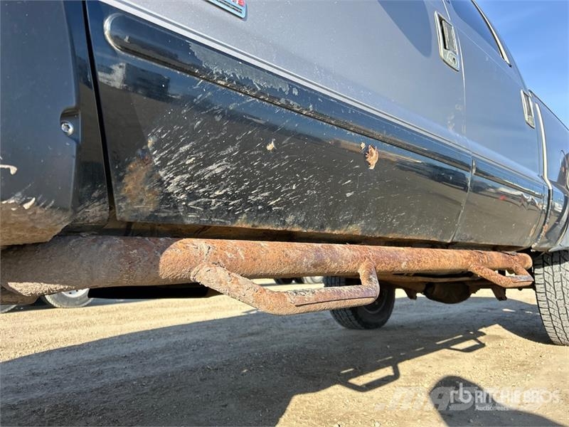 Ford F-350 Lariat 4x4 Crew Cab Pickup Muu