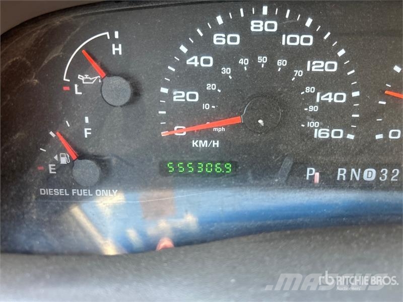 Ford F-350 Lariat 4x4 Crew Cab Pickup Muu