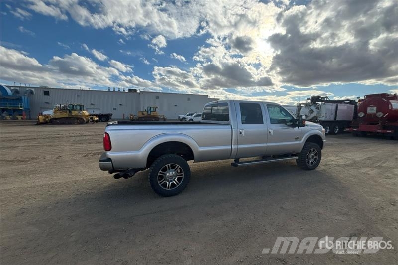 Ford F-350 Lariat 4x4 Crew Cab Pickup Ostalo
