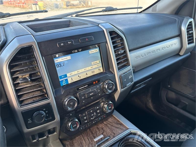 Ford F-350 Lariat 4x4 Crew Cab Pickup Ostalo