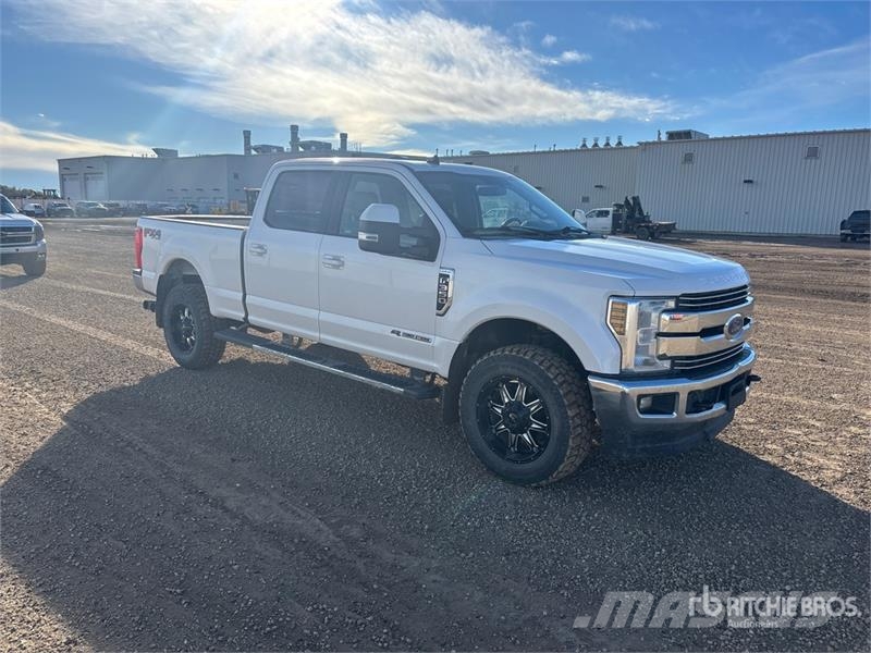 Ford F-350 Lariat 4x4 Crew Cab Pickup Övriga bilar