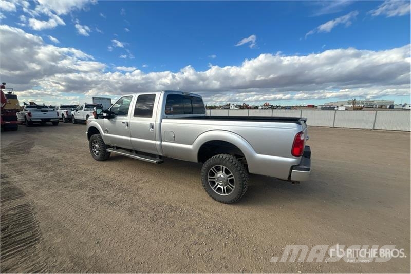 Ford F-350 Lariat 4x4 Crew Cab Pickup Ostalo