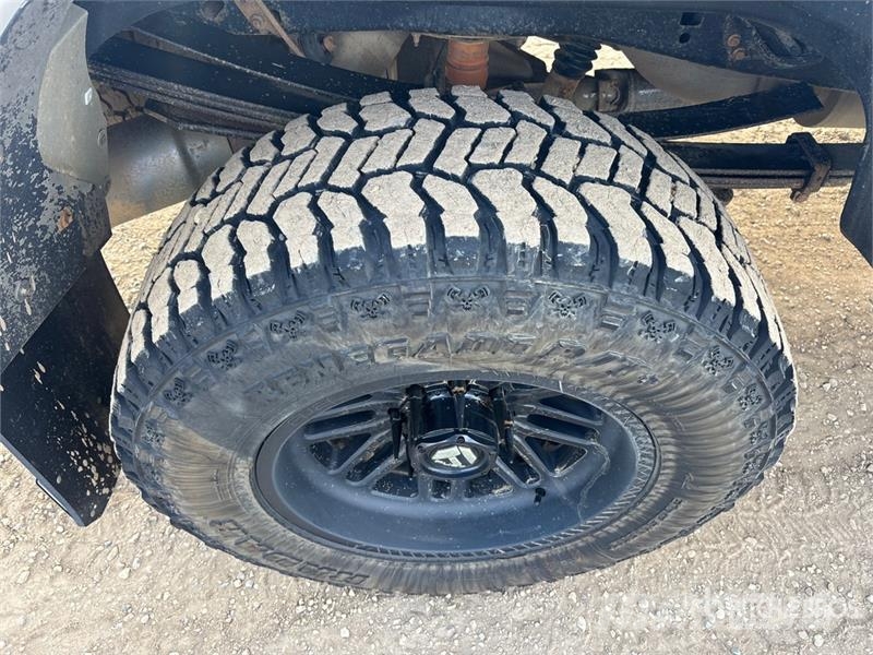 Ford F-350 Lariat 4x4 Crew Cab Pickup Muu