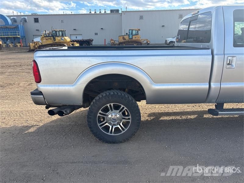 Ford F-350 Lariat 4x4 Crew Cab Pickup Ostalo