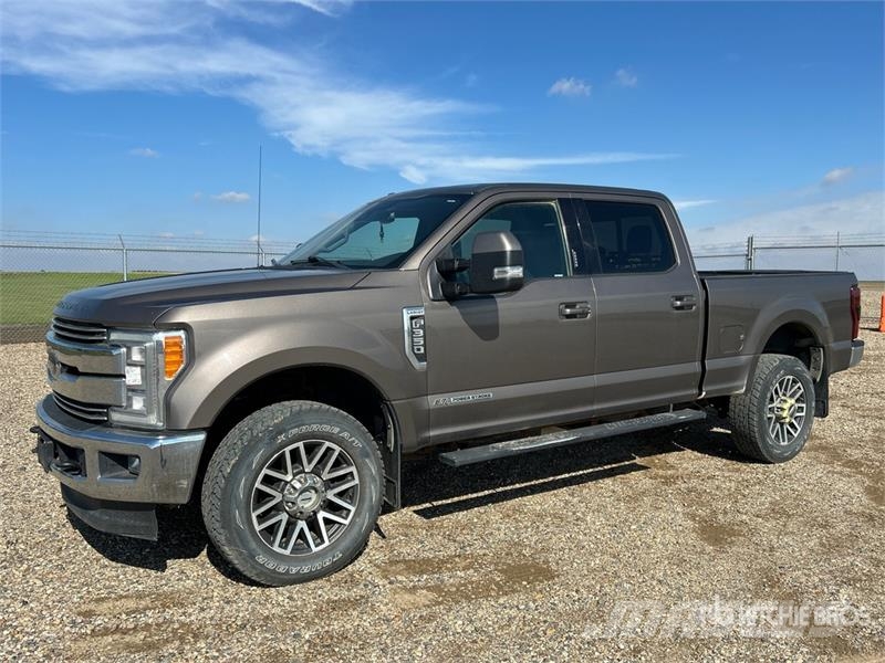 Ford F-350 Lariat 4x4 Crew Cab Pickup Прочие фургоны