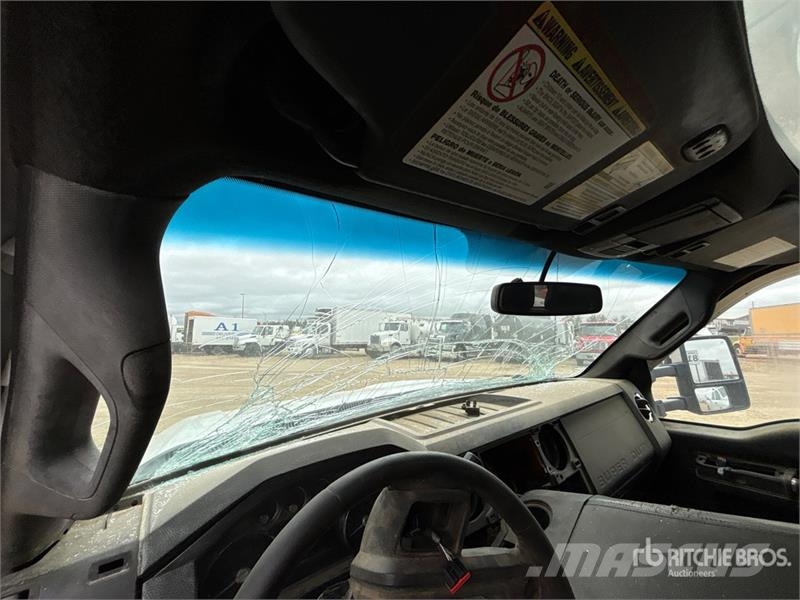 Ford F-350 Lariat 4x4 Crew Cab Pickup (Inoperable) Прочие фургоны